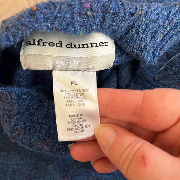 Sweater - Picture 2 of 6